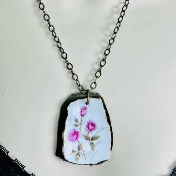 Floret Tea Rose Broken China & Leather Necklace - Picture 8 of 14